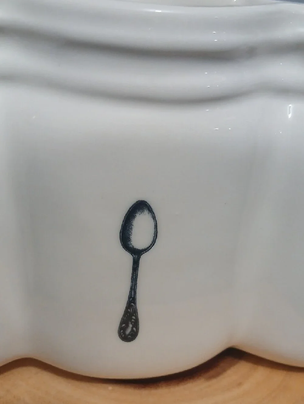 Ceramic Utensil Holder in White with Cutlery Design NWT